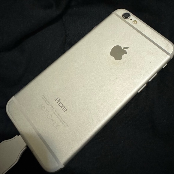 iPhone 6 16 GB Used but Good Condition No Sim Card No Cracks - Picture 10 of 11